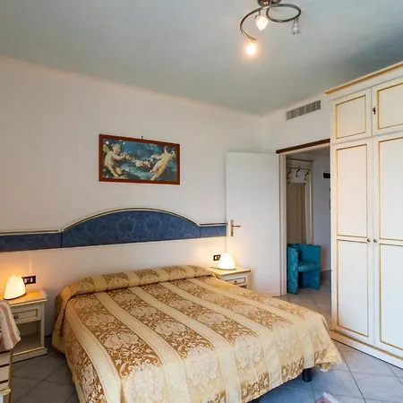 Elpiro Hotel 4*