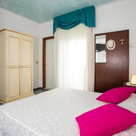 Elpiro Hotel 4*
