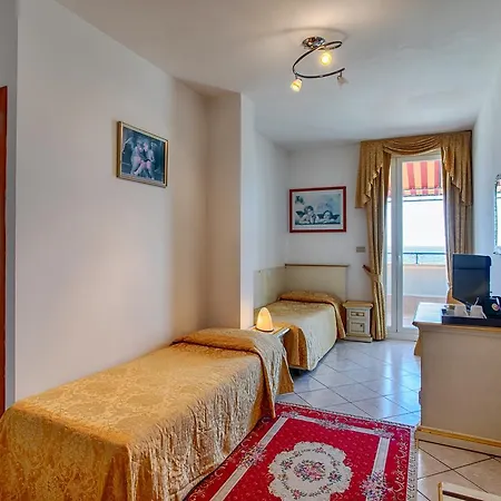 Elpiro Hotel 4*
