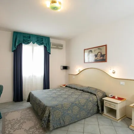Elpiro Hotel 4*
