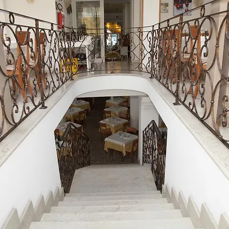 Elpiro Hotel